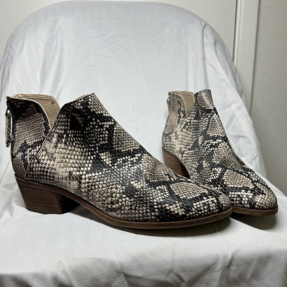 Dolce Vita Karsen Reptile Snakeskin Black Grey Cream Cut Out Heeled Booties 9 - Picture 2 of 14